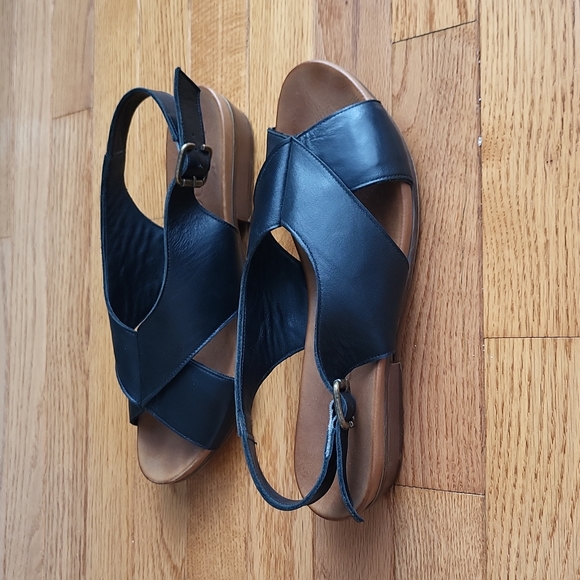 BUENO Black leather sandal size 8 - Picture 2 of 3